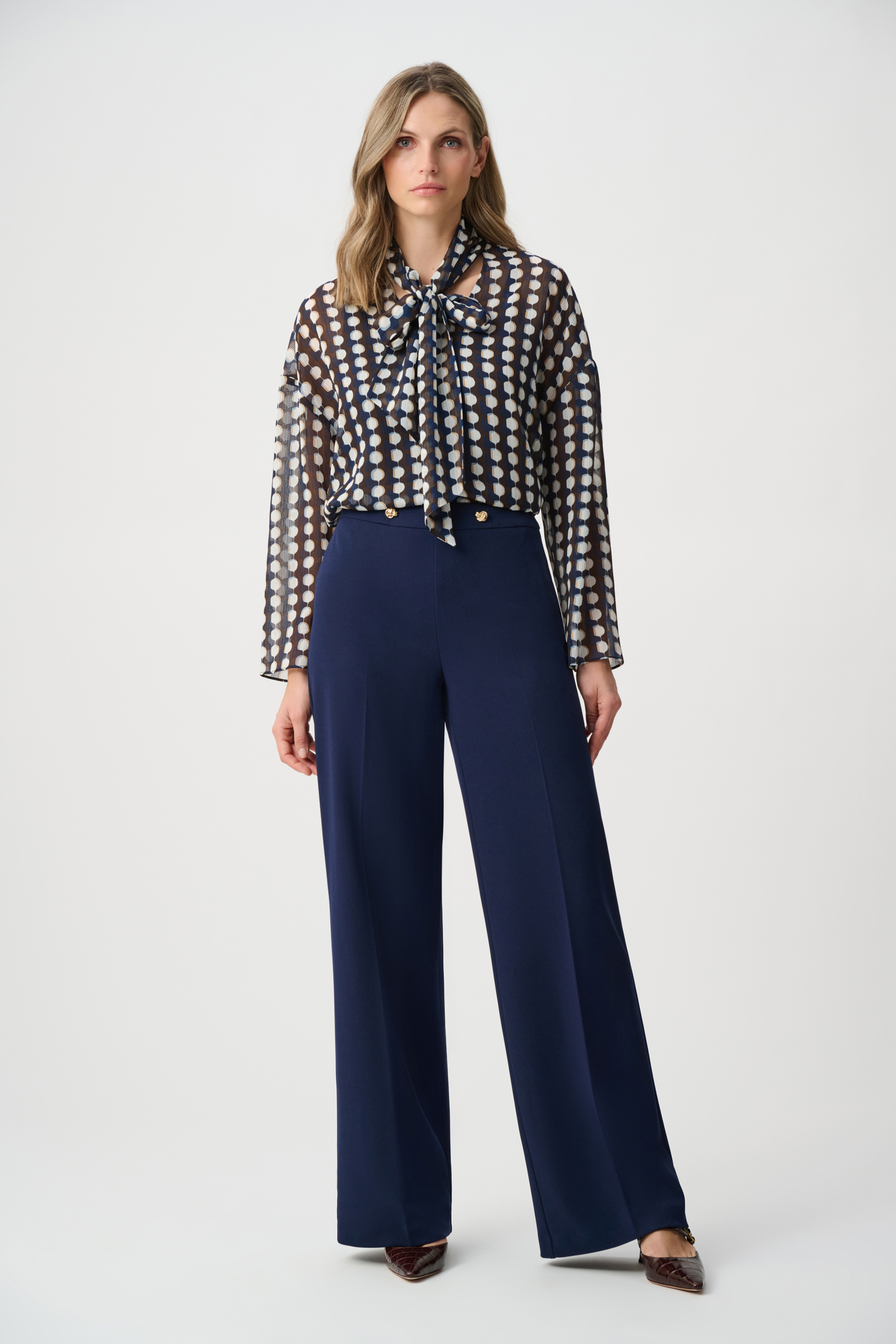 Blouse à col noué – JOSEPH RIBKOFF Blouse à col noué – JOSEPH RIBKOFF