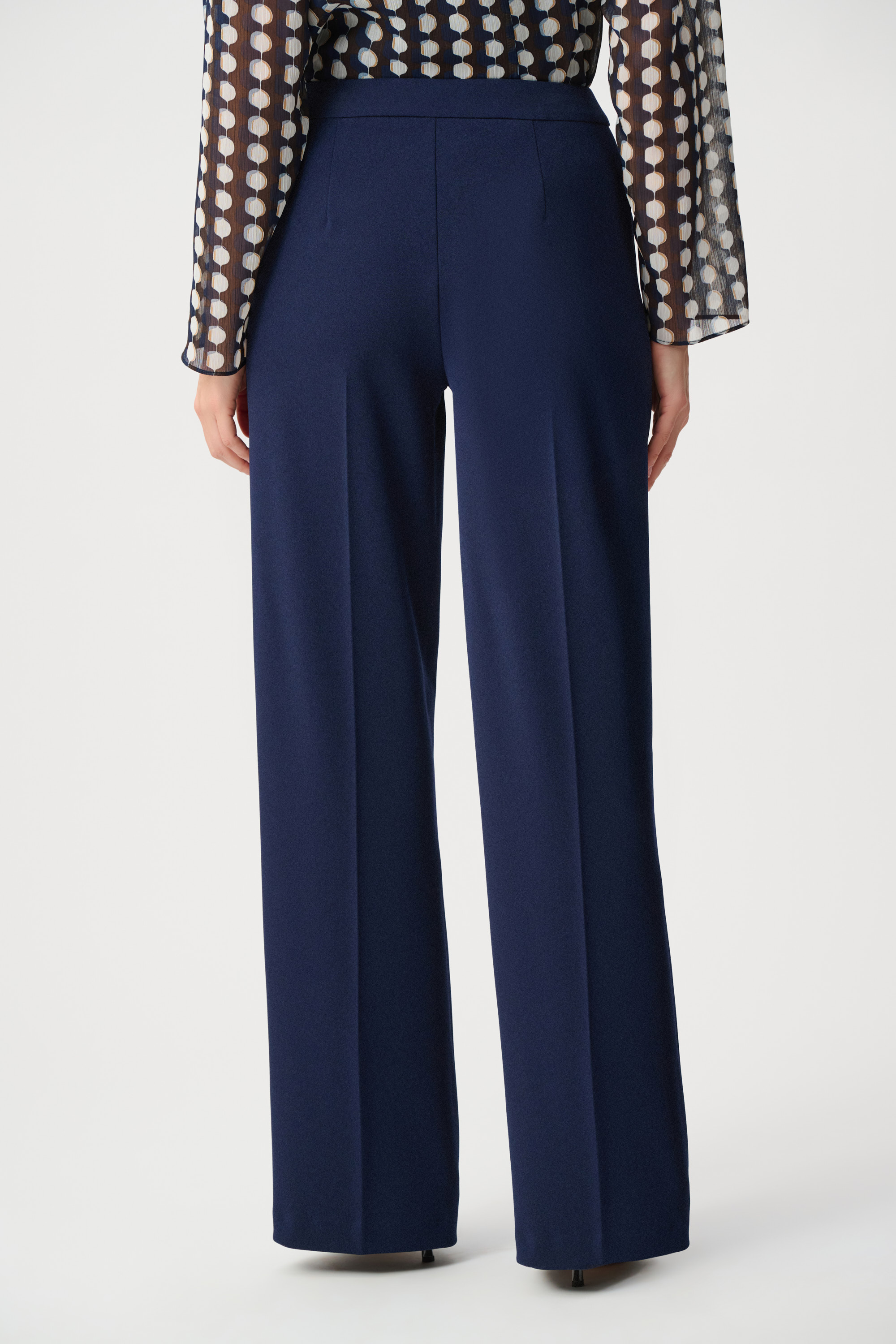 Pantalon jambe large scuba – JOSEPH RIBKOFF Pantalon jambe large scuba – JOSEPH RIBKOFF