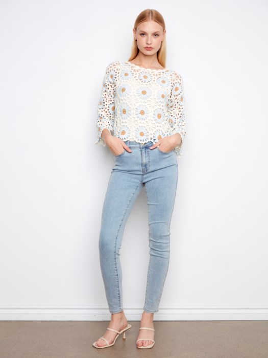 Chandail Crochet Floral – CHARLIE B Chandail Crochet Floral – CHARLIE B