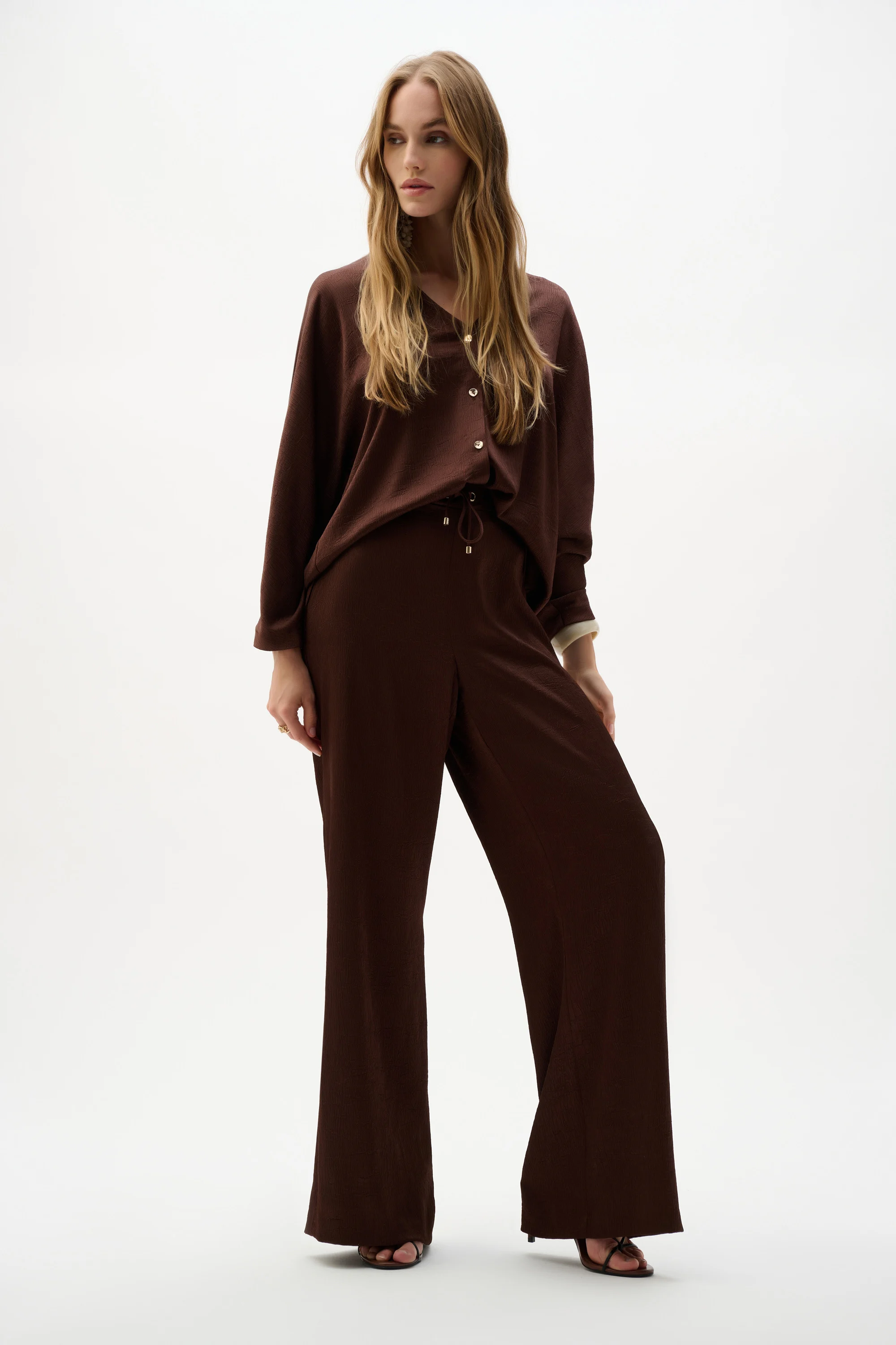 Ensemble haut boxy et pantalon en satin froissé – JOSEPH RIBKOFF - 262152-262153 - Joseph Ribkoff Ensemble haut boxy et pantalon en satin froissé – JOSEPH RIBKOFF - 262152-262153 - Joseph Ribkoff