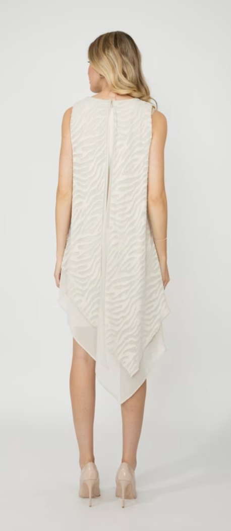 Robe avec volant asymétrique - FRANK LYMAN Robe avec volant asymétrique - FRANK LYMAN