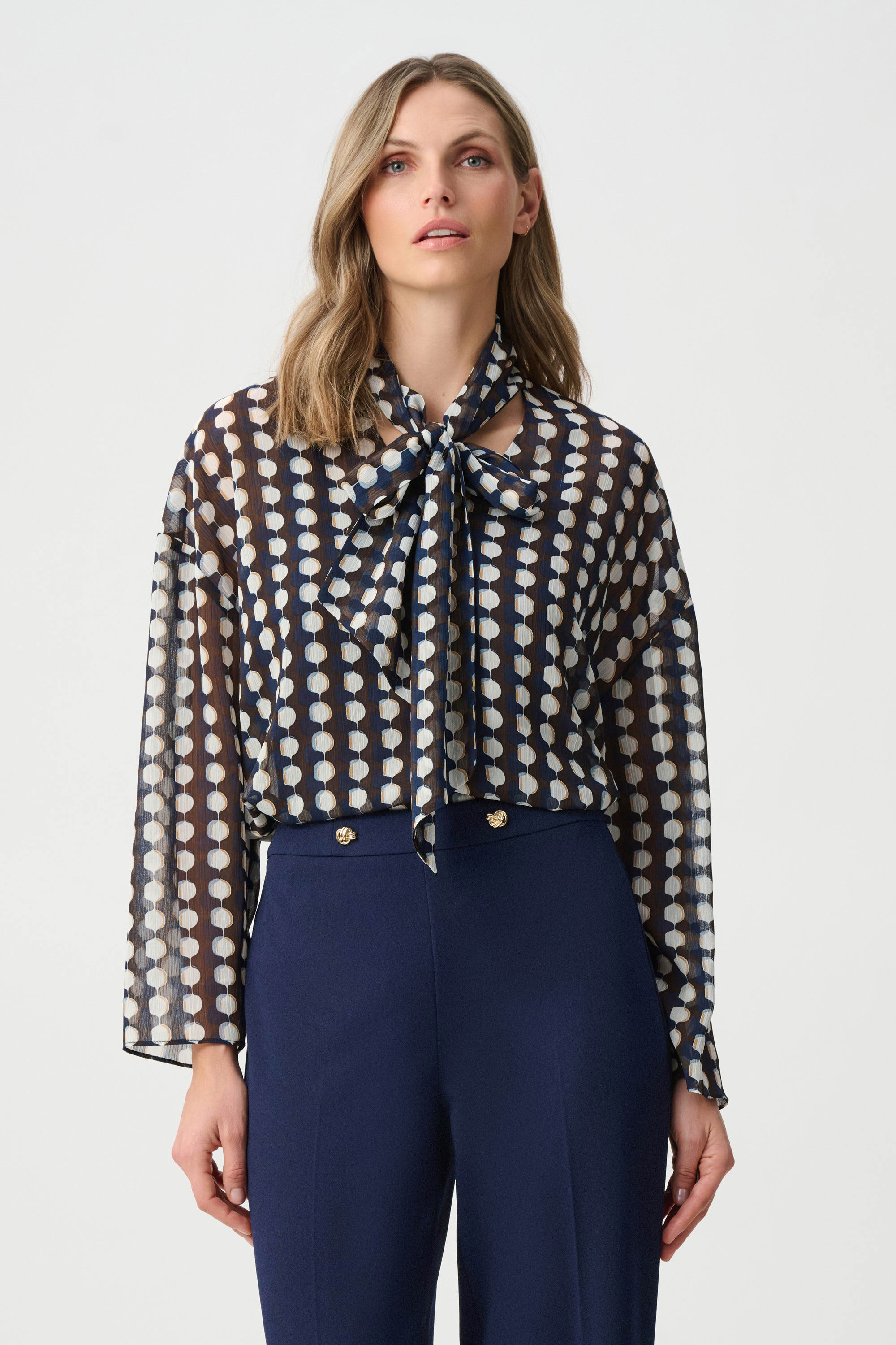 Blouse à col noué – JOSEPH RIBKOFF - 263102 - Joseph Ribkoff Blouse à col noué – JOSEPH RIBKOFF - 263102 - Joseph Ribkoff