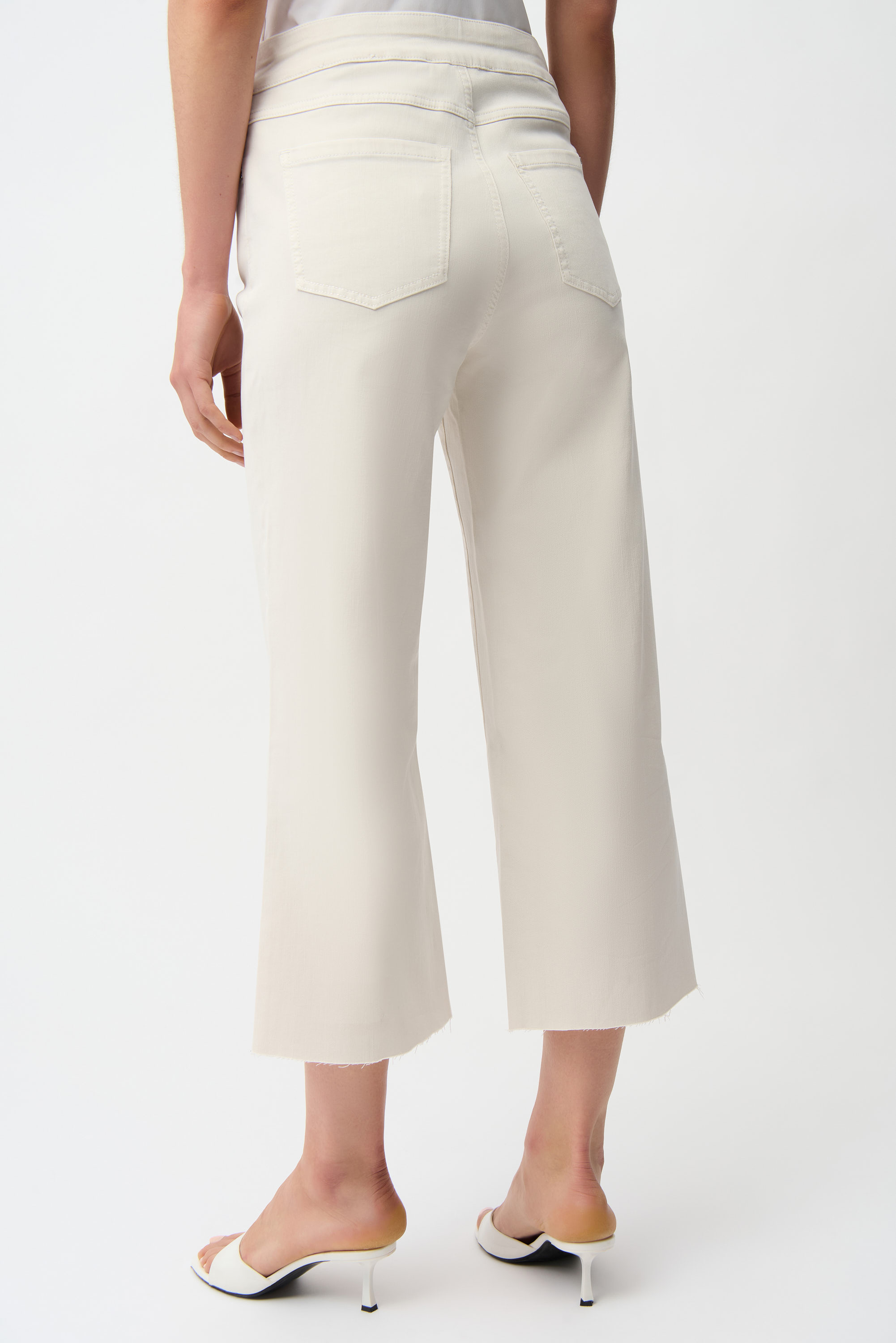 Pantalon écourté taille mi-haute – JOSEPH RIBKOFF Pantalon écourté taille mi-haute – JOSEPH RIBKOFF