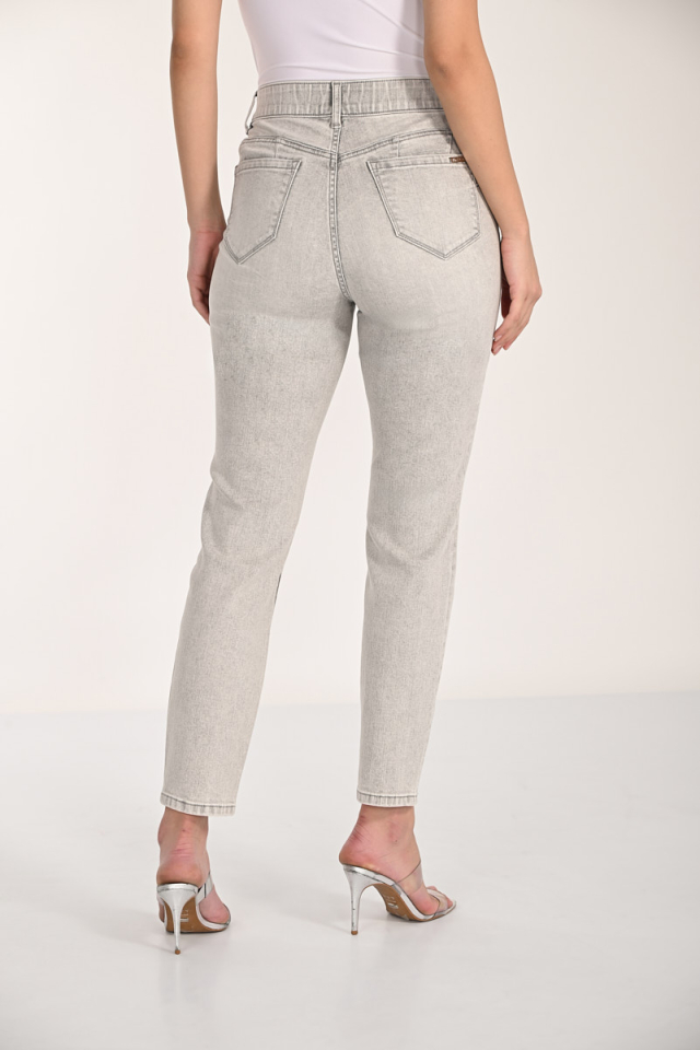 Jean noir orné à jambe étroite – FRANK LYMAN Jean noir orné à jambe étroite – FRANK LYMAN