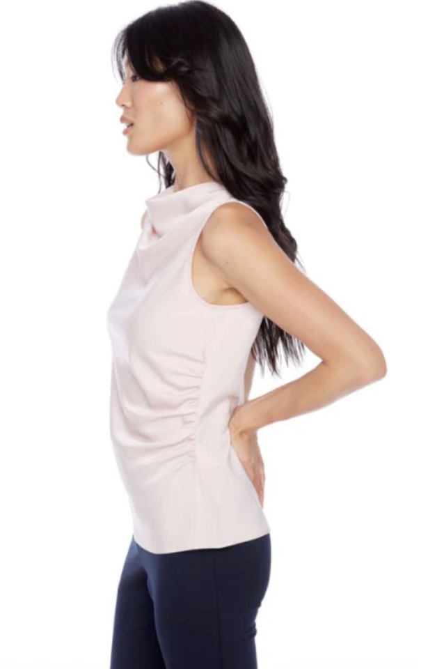 Camisole en satin Veronica - I LOVE TYLER MADISON Camisole en satin Veronica - I LOVE TYLER MADISON