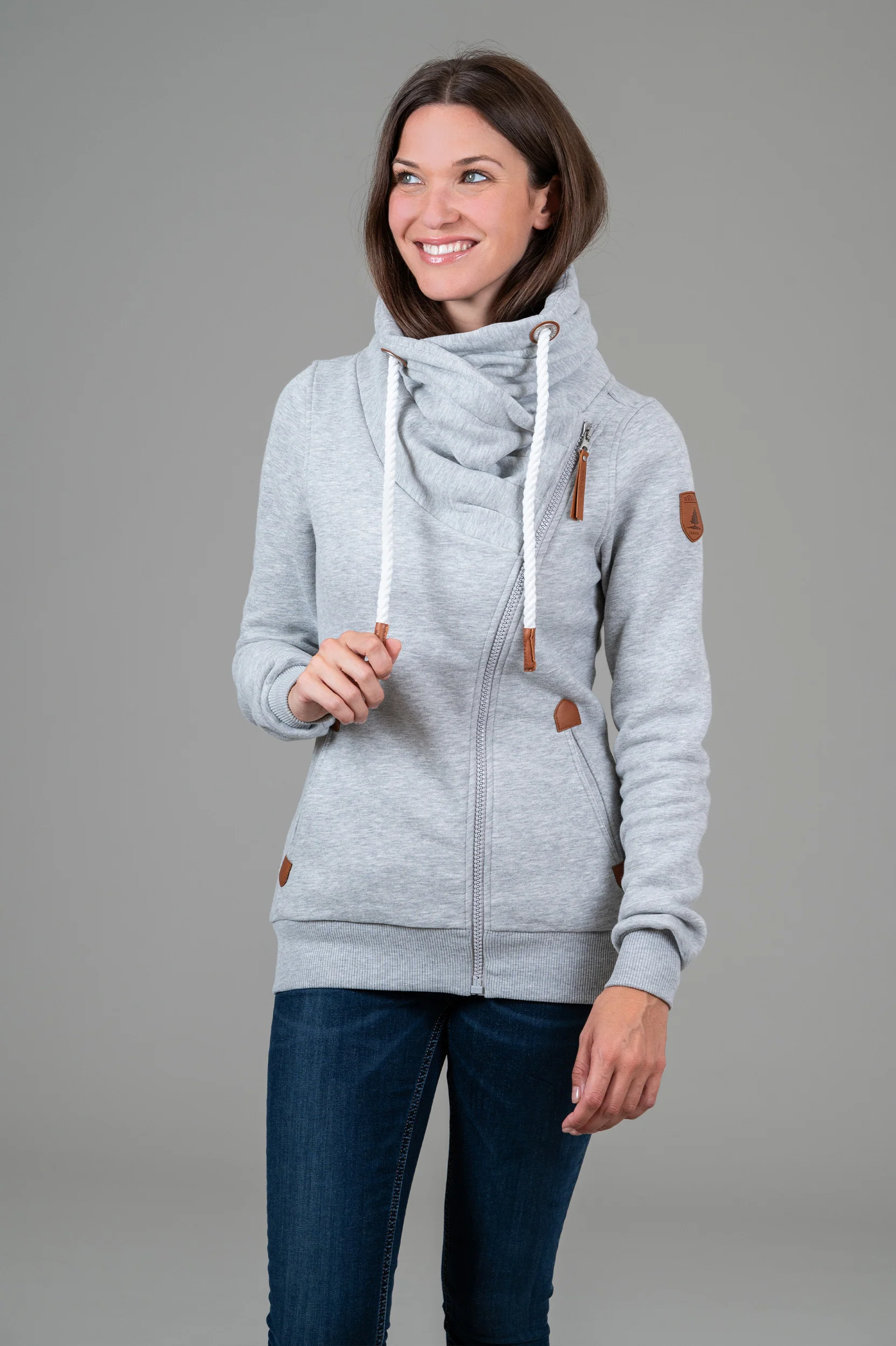 Hoodie Hestia col montant zippé – WANAKOME