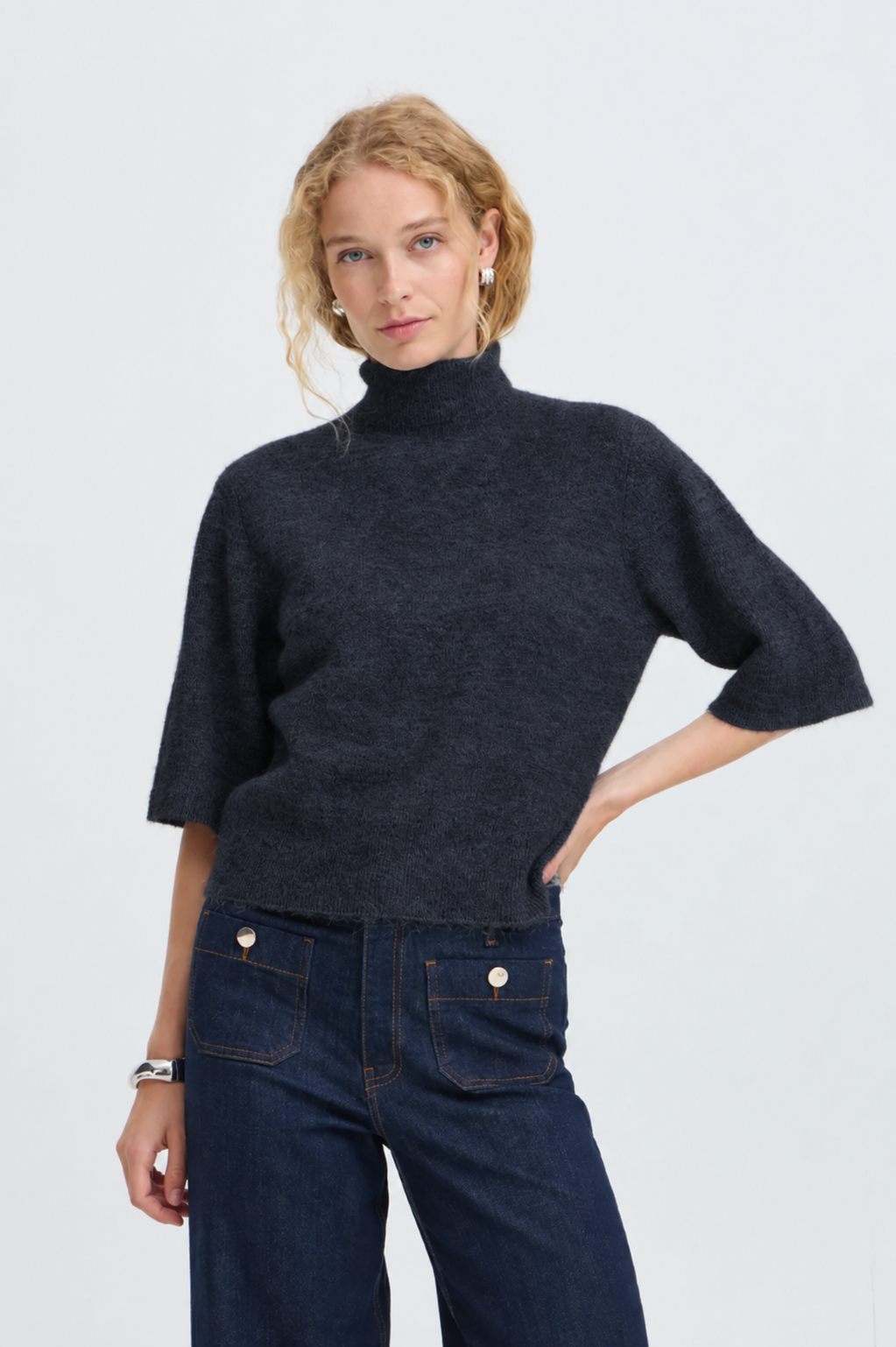 Tricot Minua – B.YOUNG - 20819479 - B.YOUNG