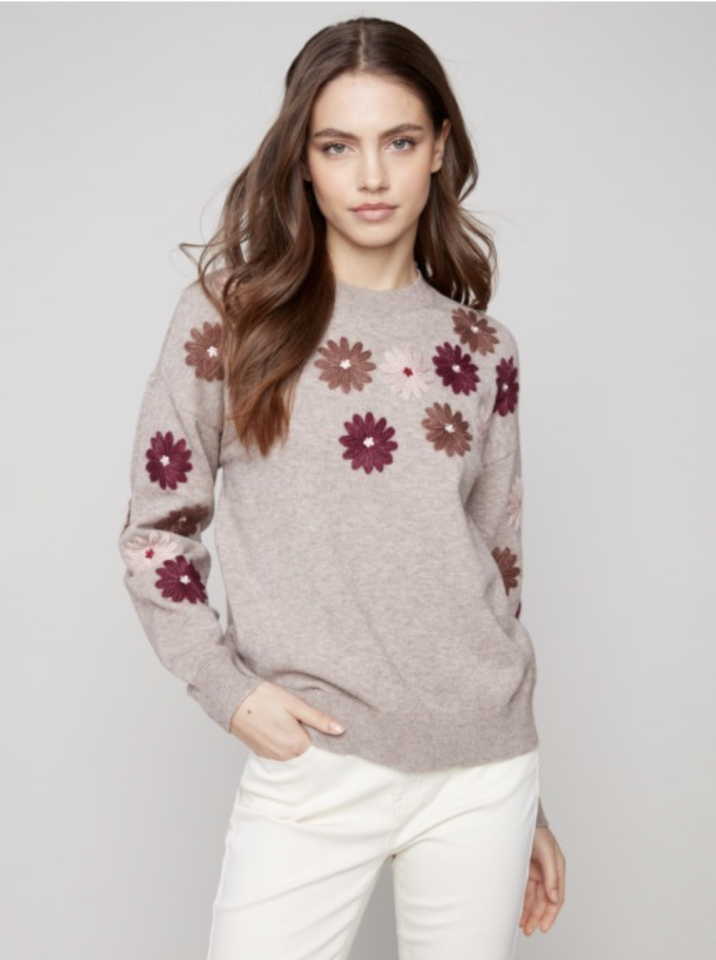 Chandail avec broderies florales – Charlie B - C2891 - Charlie B