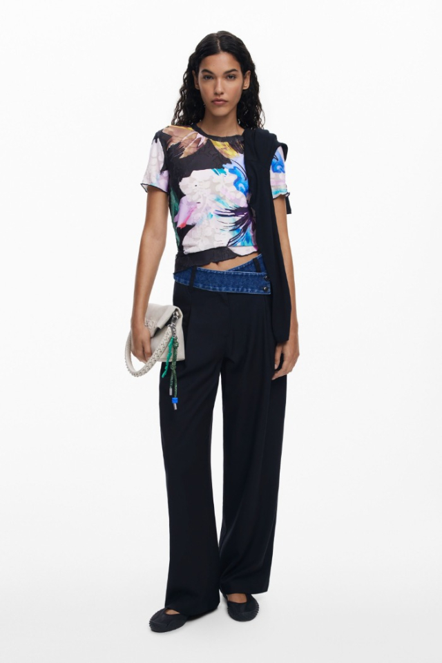 T-shirt à fleurs texturée - DESIGUAL