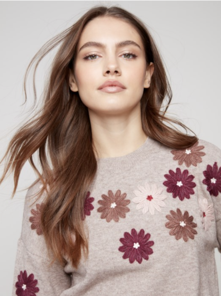 Chandail avec broderies florales – Charlie B